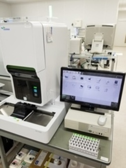 多項目自動血球分析装置（シスメックス XN-1000）の画像
