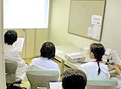 薬剤管理指導業務の説明を受けている様子